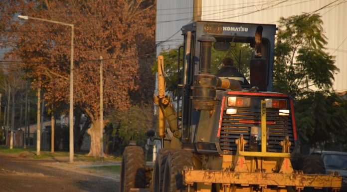 (L)EL GOBIERNO MUNICIPAL SIGUE PAVIMENTANDO Y REALIZANDO MANTENIMIENTO EN CALLES DE CALZADA NATURAL
