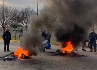 MOVILIZACIÓN DE LA UOM FRENTE AL PARQUE INDUSTRIAL DE VENADO TUERTO