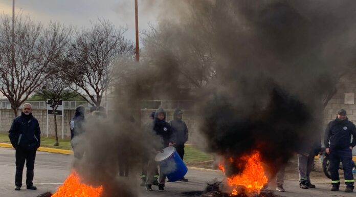 MOVILIZACIÓN DE LA UOM FRENTE AL PARQUE INDUSTRIAL DE VENADO TUERTO