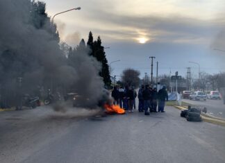 MOVILIZACIÓN DE LA UOM FRENTE AL PARQUE INDUSTRIAL DE VENADO TUERTO