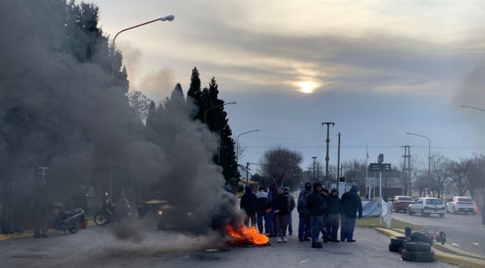 MOVILIZACIÓN DE LA UOM FRENTE AL PARQUE INDUSTRIAL DE VENADO TUERTO