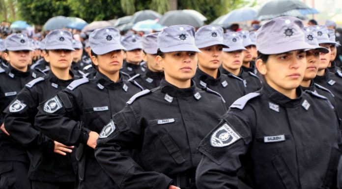La provincia invirtió casi 150 millones de pesos en uniformes para los cadetes de la policía