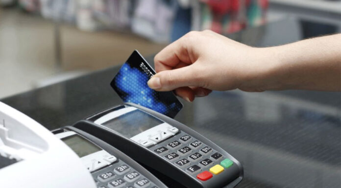 Desde la Omic instan a no cobrar recargo por compras con tarjetas de débito