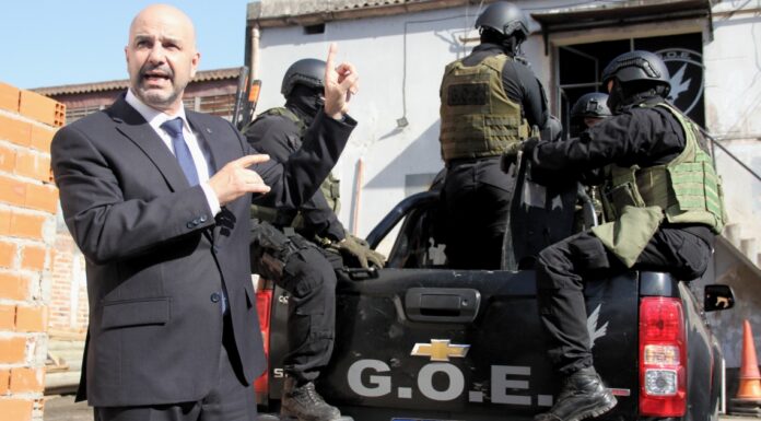 La provincia compró 250 escopetas y 147 cascos balísticos para el personal policial