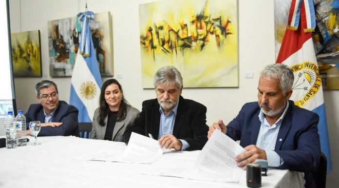 Filmus firmó en Santa Fe un convenio para la construcción de un Centro De Transferencia Tecnológica