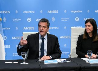 Massa y Raverta anuncian medidas para trabajadores informales