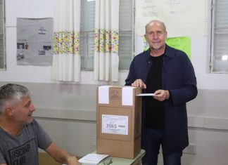 ELECCIONES PRESIDENCIALES: PEROTTI EMITIÓ SU VOTO EN RAFAELA