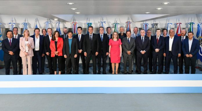MASSA CONSIGUIÓ EL RESPALDO DE 19 GOBERNADORES DE DISTINTOS ESPACIOS POLÍTICOS