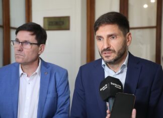 Pullaro firmó el decreto que elimina la no repitencia en el nivel secundario