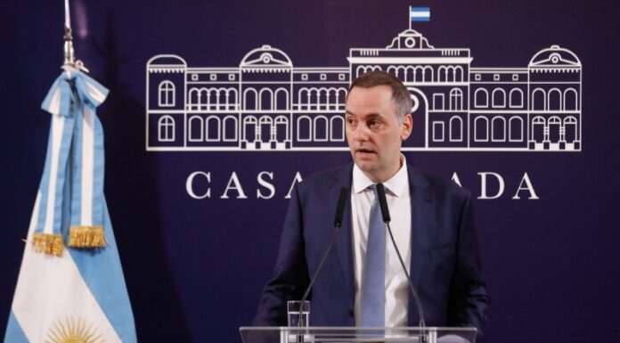 Milei no privatizará medios públicos en el corto plazo, pero buscará que se financien por sí mismos
