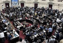 El Presidente publicó una lista de diputados a los que calificó de “traidores”