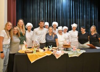 GRAN PARTICIPACIÓN EN EL CURSO PARA ELABORAR HUEVOS Y ROSCAS DE PASCUA