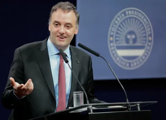 Adorni: “El Gobierno valora la educación pública y no va a permitir que sea usada por los políticos de turno para beneficio propio”