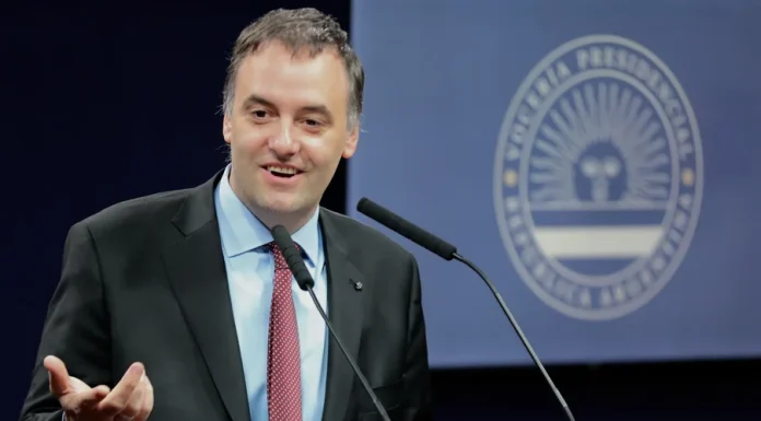Adorni: “El Gobierno valora la educación pública y no va a permitir que sea usada por los políticos de turno para beneficio propio”